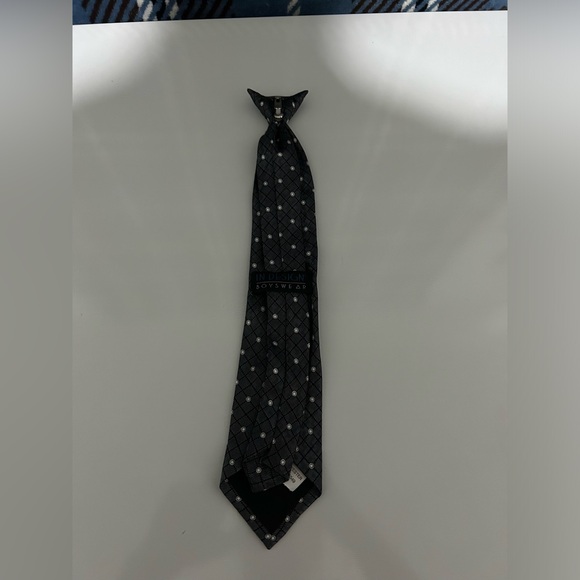 Boy's Clip On Tie Polka Dots - Picture 2 of 5